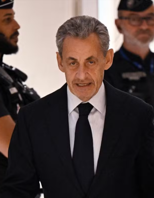 Ένοχος ο Νικολά Σαρκοζί: Πέντε χρόνια φυλάκιση με αναστολή για εγκληματική συνωμοσία και παράνομη χρηματοδότηση