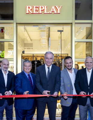 Η Θεσσαλονίκη υποδέχτηκε δύο νέα fashion σημεία με τα εγκαίνια των καταστημάτων Brooks Brothers και REPLAY