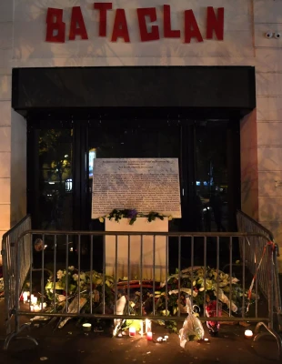 'Des Vivants': Για ποιο λόγο η νέα σειρά για τους επιζώντες της τρομοκρατικής επίθεσης στο Bataclan διχάζει τη Γαλλία; 'Des Vivants': Για ποιο λόγο η νέα σειρά για τους επιζώντες της τρομοκρατικής επίθεσης στο Bataclan διχάζει τη Γαλλία;