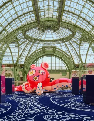 Η νέα συλλογή Louis Vuitton x Takashi Murakami «καταλαμβάνει» το Grand Palais στο Παρίσι Η νέα συλλογή Louis Vuitton x Takashi Murakami «καταλαμβάνει» το Grand Palais στο Παρίσι
