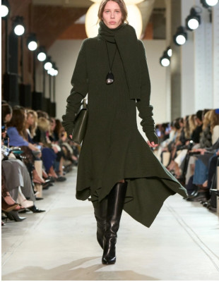 Οι πιο stylish midi dress & boots συνδυασμοί που θα απογειώσουν τα χειμερινά σας σύνολα Οι πιο stylish midi dress & boots συνδυασμοί που θα απογειώσουν τα χειμερινά σας σύνολα