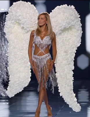 Victoria's Secret Fashion Show: Η Bella Hadid επέστρεψε στην πασαρέλα και ήταν εκθαμβωτική 