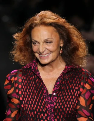 Η θρυλική σχεδιάστρια Diane von Fürstenberg έρχεται στη Θεσσαλονίκη για μια συγκινητική τελετή βράβευσης, που τιμά τη ζωή και το έργο της