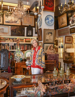 Συζητώντας με την Ελένη Μαρτίνου για το ιστορικό παλαιοπωλείο «Μαρτίνος», τοπόσημο της Αθήνας για πάνω από έναν αιώνα Συζητώντας με την Ελένη Μαρτίνου για το ιστορικό παλαιοπωλείο «Μαρτίνος», τοπόσημο της Αθήνας για πάνω από έναν αιώνα