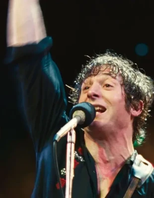 O Jeremy Allen White «φωτίζει» την πιο σκοτεινή πλευρά του Bruce Springsteen στη νέα ταινία 'Springsteen: Deliver Me From Nowhere'