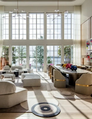 Ένα σύγχρονο σπίτι στη Φλόριντα όπου ο ρυθμός του hip-hop συναντά τον αθλητισμό και την τέχνη