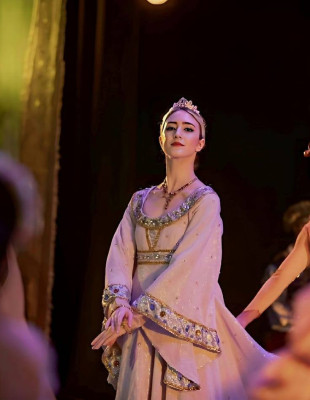 Αντιγόνη Τσιούλη: Ποια είναι η Ελληνίδα πρίμα μπαλαρίνα που χόρεψε στα εγκαίνια του Grand Egyptian Museum;