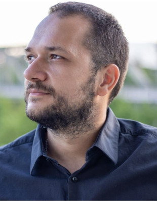 SKG Stories: Ο Ελευθέριος Ελευθεριάδης μιλά μέσα από το νέο του βιβλίο για τους πολλαπλούς ρόλους της γυναίκας, περνώντας ένα σημαντικό μήνυμα