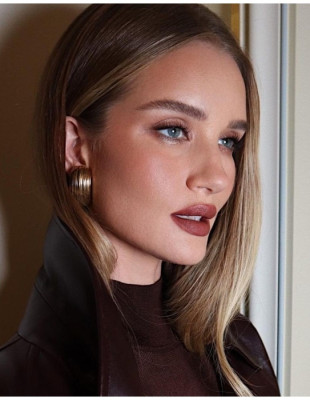 Ποια είναι η απρόσμενη απόχρωση κραγιόν που έχει κερδίσει την προσοχή όλων των beauty lovers;