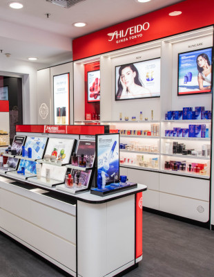Η Shiseido παρουσίασε την πιο προηγμένη αντιγηραντική της θεραπεία, στο ανανεωμένο της corner στο Ηondos Center Apollonia Politia
