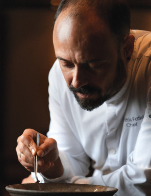 Μία συναρπαστική συζήτηση με τον chef Δημήτρη Φατίση που υπογράφει τη νέα γαστρονομική εποχή της Θεσσαλονίκης