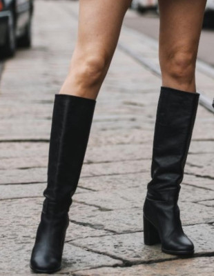 Πώς θα συνδυάσετε το μεγαλύτερο shoe trend του χειμώνα 