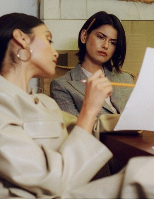 Parasocial: Τι σημαίνει η λέξη της χρονιάς που ανακοινώθηκε από το λεξικό του Cambridge;