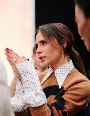 Office siren look: 4 πρακτικά, αλλά super chic χτενίσματα για το γραφείο