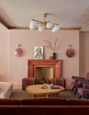 Ένα πολύχρωμο loft στο Manhattan αποτελεί σύγχρονη ωδή στη ρομαντική κομψότητα