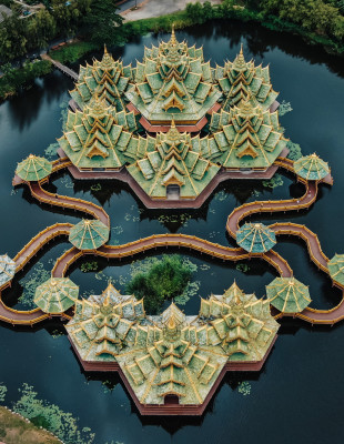 Οι πιο εντυπωσιακοί ναοί πάνω στο νερό, θαύματα αρχιτεκτονικής ομορφιάς