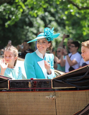 Η Kate κάνει ξανά την έκπληξη και ετοιμάζει τα πιο... απροσδόκητα χριστουγεννιάτικα δώρα για τα παιδιά της