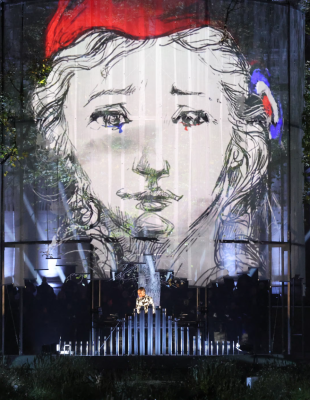 Το Παρίσι τίμησε μοναδικά τη μνήμη των θυμάτων του Bataclan δέκα χρόνια μετά