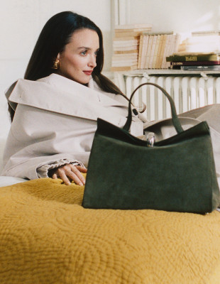 Ο Jacquemus παρουσίασε τη νέα του it bag που είναι αφιερωμένη στη μητέρα του 