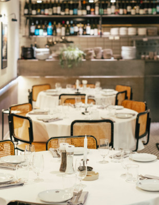 Το εστιατόριο Τίφφανυς x 1905 αναβιώνει ένα θρυλικό όνομα της Θεσσαλονίκης, αλλά δημιουργεί τον δικό του γαστρονομικό μύθο