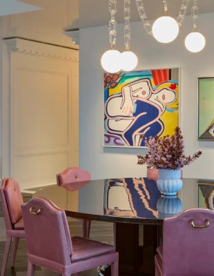 Ένα γυάλινο ρετιρέ στο Σαν Φρανσίσκο μετατρέπεται σε έναν διασκεδαστικό χώρο διαβίωσης