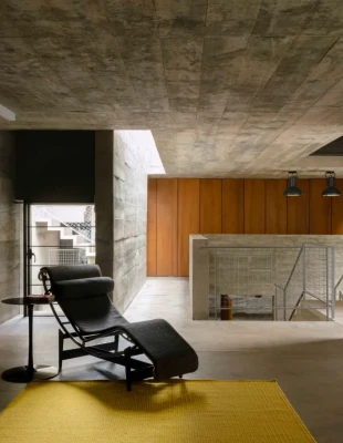 Ένα σπίτι στην Τσενάι της Ινδίας που δίνει άλλη ένταση στον σύγχρονο μπρουταλισμό