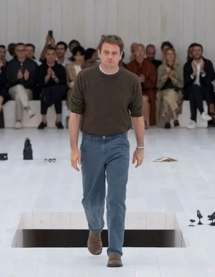 British Fashion Award: O Jonathan Anderson κατέκτησε για τρίτη συνεχόμενη χρονιά τον τίτλο του Designer Of The Year