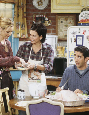 Friendsgiving: Πώς να οργανώσετε ένα αξέχαστο τραπέζι αφιερωμένο στη φιλία