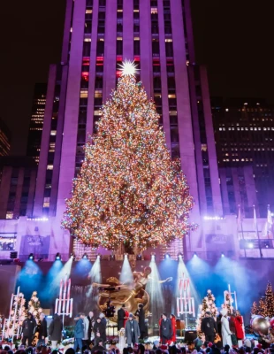 Έλαμψε το δέντρο του Rockefeller Center στη Νέα Υόρκη