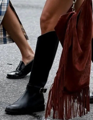 Τα shoe colors που θα αναβαθμίσουν ακόμα και τα πιο basic looks σας