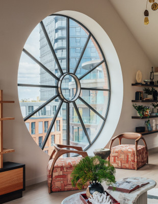 Το Chelsea Powerhouse στο Λονδίνο μεταμορφώθηκε αποφεύγοντας τα κλισέ του industrial στιλ