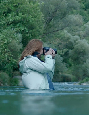 Ο σκηνοθέτης Γιώργος Γκικαπέππας και η Στεφανία Γουλιώτη συζητούν αποκλειστικά μαζί μας για τη νέα δραματική σειρά της ΕΡΤ με τίτλο «Αύριο»