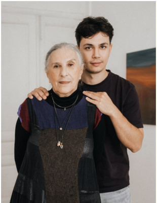 Λόλα Νικολάου x Θανάσης Δάπης: Μια διαφορετική συζήτηση γιαγιάς - εγγονού, βασισμένη στην κοινή αγάπη τους για την Τέχνη