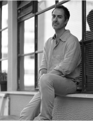 Ο καταξιωμένος φωτογράφος Γιάννης Μπουρνιάς σε μια αποκλειστική συνέντευξη στο GLOW, με αφορμή την έκθεσή του “A Manual for Solitude. In a Landscape” στην γκαλερί Giampaolo Abbondio του Μιλάνου