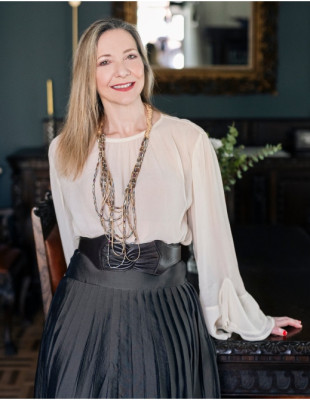 Η Νένια Γιανναράκη, ιδρύτρια του αρχιτεκτονικού ﻿γραφείου Nenia Yiannaraki Architects, μας ﻿ξεναγεί στο πρόσφατο project της ﻿στη Θεσσαλονίκη