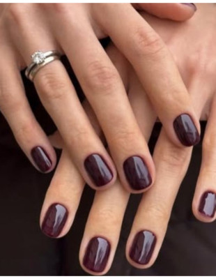 Σας αρέσουν τα κοντά νύχια; Τα πιο chic σχέδια που τα κάνουν να φαίνονται πιο ωραία από ποτέ