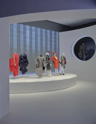Westwood Kawakubo: Δύο θρύλοι της μόδας συναντιούνται σε μια μεγάλη έκθεση στη National Gallery of Victoria της Μελβούρνης