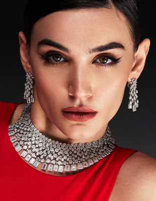 Τα λαμπερά σκουλαρίκια που θα γίνουν οι πρωταγωνιστές των festive looks