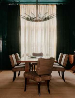 Μια εκκλησία του 1890 στο Manhattan μετατράπηκε σε μεζονέτα που αγκαλιάζει το χρώμα και τις αντιθέσεις