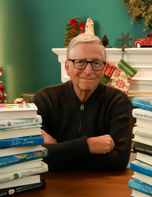 Ο Bill Gates προτείνει πέντε βιβλία για να διαβάσουμε 