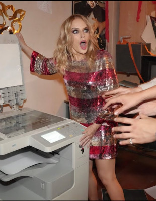 Δείτε το video clip από του νέου χριστουγεννιάτικου τραγουδιού της Kylie Minogue