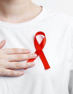 Παγκόσμια Ημέρα κατά του AIDS: Οι λανθασμένες αντιλήψεις γύρω από την ασθένεια που έχουν καταρριφθεί μέσα στα χρόνια