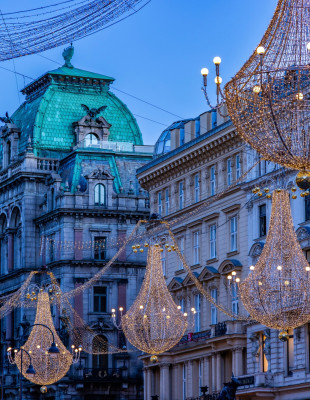 Ρωτήσαμε το ChatGPT ποιες είναι οι κορυφαίες πόλεις στην Ευρώπη για μαγικά Χριστούγεννα και αυτές είναι οι απαντήσεις του