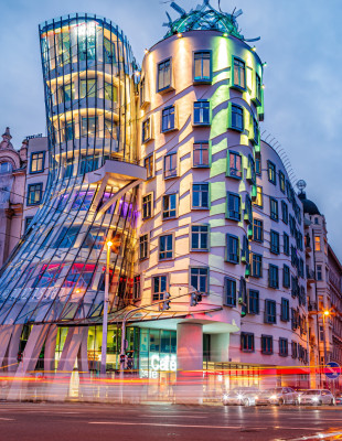 Μερικά από τα πιο εμβληματικά κτίρια που σχεδίασε ο θρυλικός αρχιτέκτονας Frank Gehry