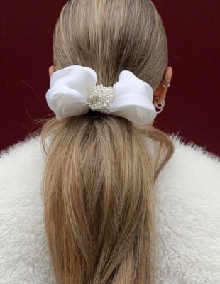 Αν προετοιμάσετε έτσι τα μαλλιά σας, θα μπορείτε να κάνετε όλα τα χτενίσματα τις γιορτές