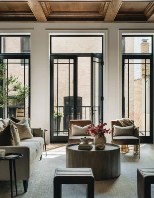 Ένα townhouse 150 ετών στο Σικάγο αποδεικνύει πόσο διαχρονικό είναι το λευκό και το μαύρο στη διακόσμηση