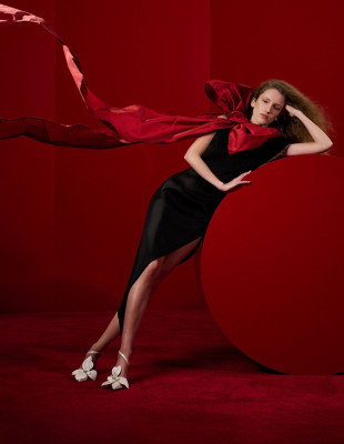 Η νέα καμπάνια της Kalogirou μάς προσκαλεί να βιώσουμε με τον πιο κομψό τρόπο, τη μαγεία των Χριστουγέννων 