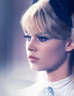 Οι iconic στιγμές που η Brigitte Bardot απέδειξε πως ήταν το απόλυτο sex symbol κι έμεινε για πάντα στην ιστορία