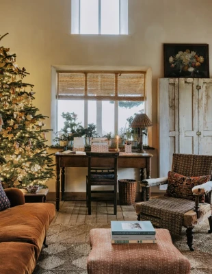 Μια υπέροχα στολισμένη κατοικία στην αγγλική ύπαιθρο, βγαλμένη από παραμύθι