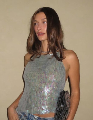 Μία mascara με γκλίτερ είναι το απόλυτο must-have για ένα total glam look στις γιορτές 